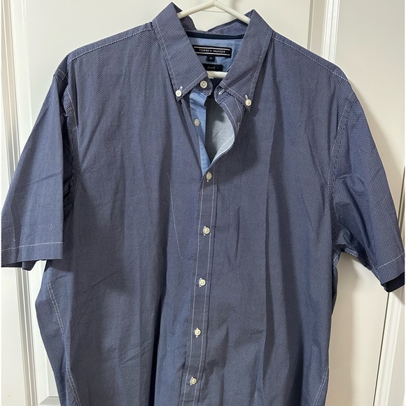 Tommy Hilfiger size XL - Picture 2 of 2